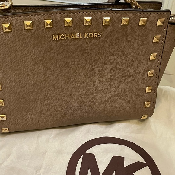 MICHAEL Michael Kors Selma small studded saffiano cross body bag - Picture 2 of 13